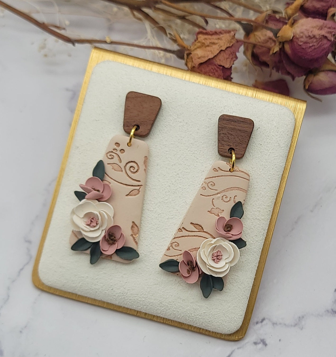 Neutral floral earrings -I