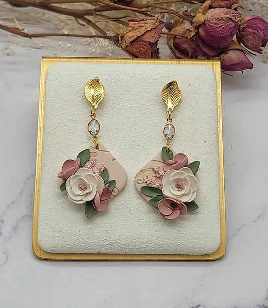 Neutral floral earrings -H