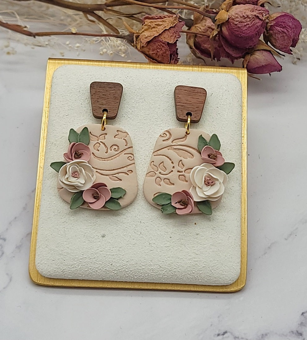 Neutral floral earrings -D