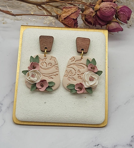 Neutral floral earrings -D