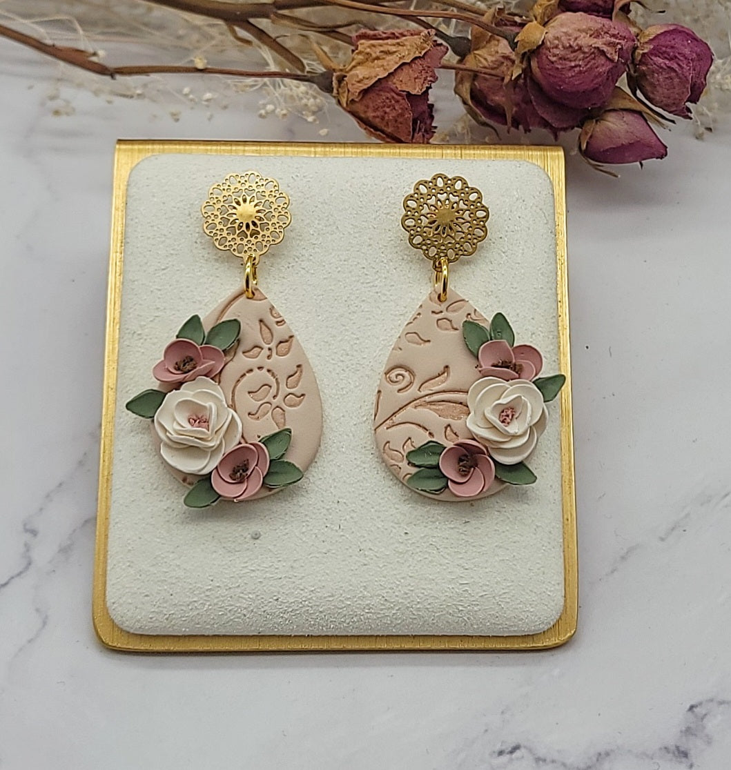 Neutral floral earrings -E