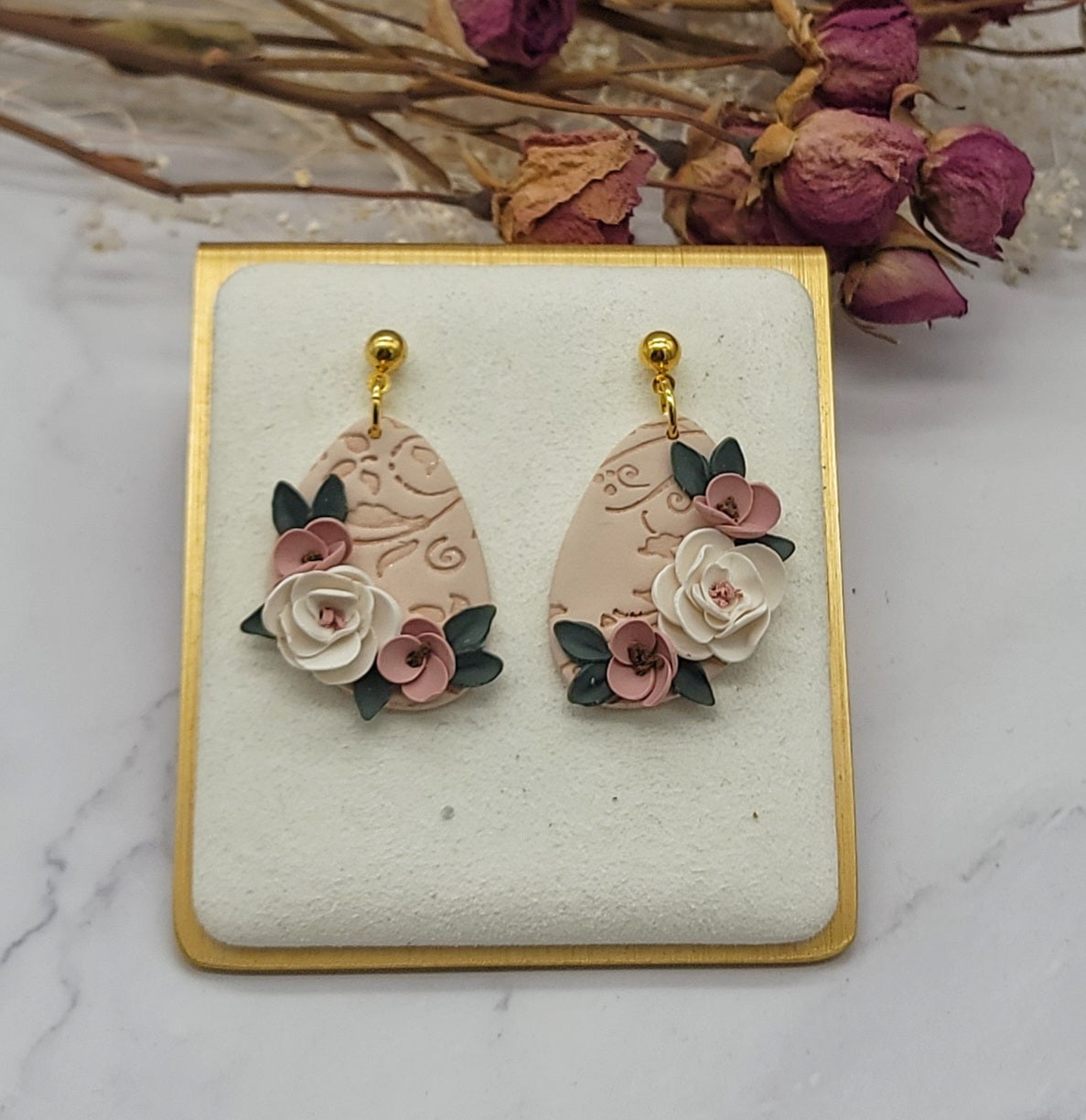 Neutral floral earrings -F